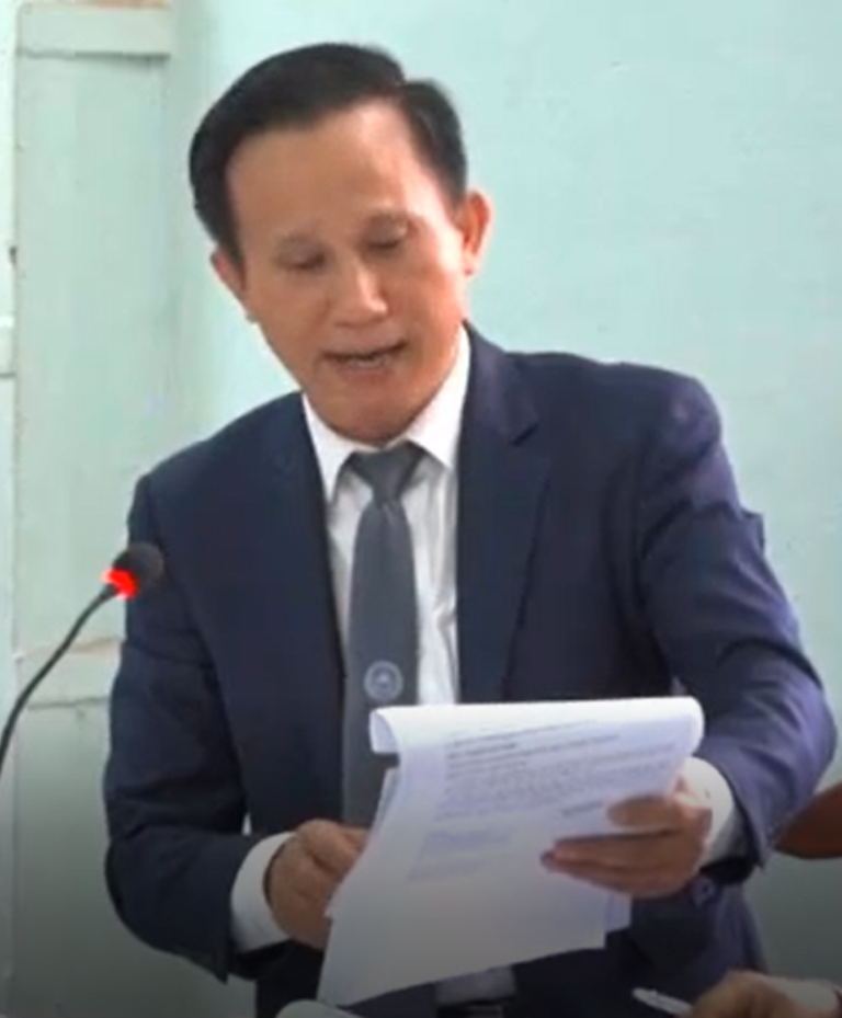 Luật sư Hoàng Văn Hướng đang phân tích những sai phạm