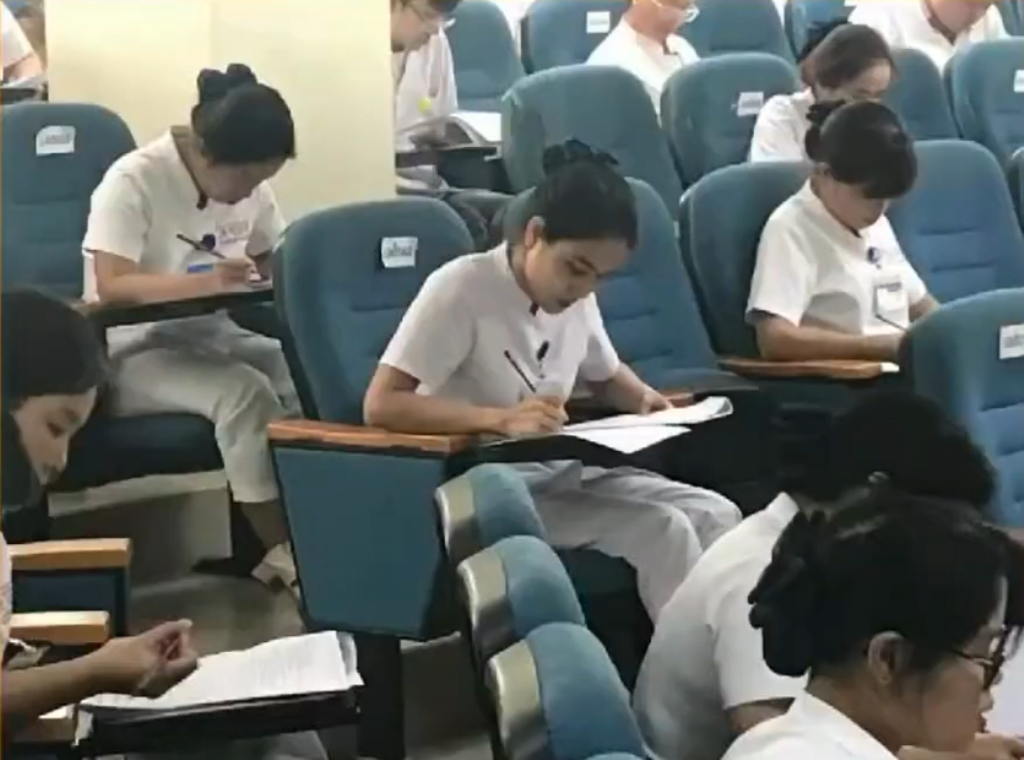 Bằng chứng chị Dương Huỳnh Thu Thủy vẫn tham gia thi tay nghề mà không cần đeo kính