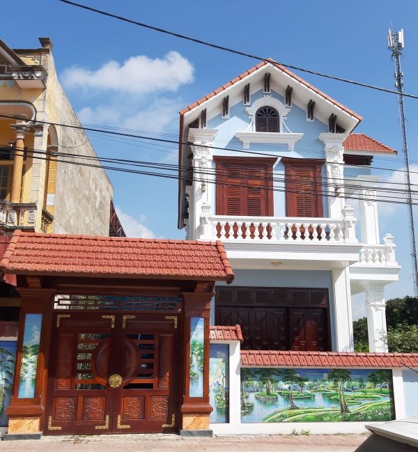 Trong khi dự án hợp tác lỗ tới 6,7 tỉ đồng, nhưng ông Chính lại có tiền sửa nhà to đẹp và mua ô tô đắt tiền