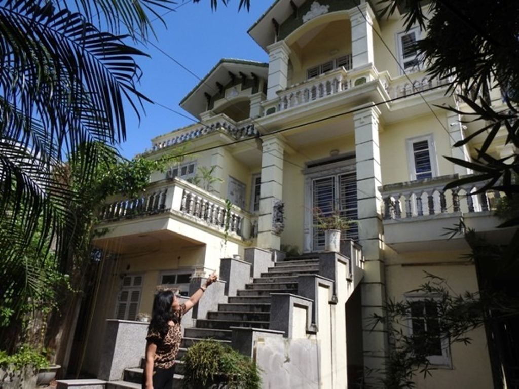 Ngôi nhà biệt thự 3 tầng của gia đình bà Nguyễn Thị Ngọc Anh trước khi bị cưỡng chế 