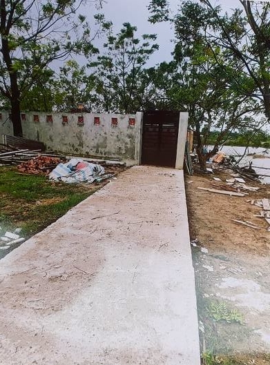 Hộ ông Nguyễn Văn Việt xây nghĩa trang gia đình trên đất lấn chiếm khu đầm, lò gạch