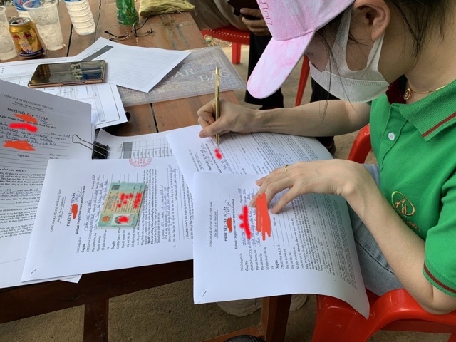 Việc ký kết giao dịch ngang nhiên được các siêu cò của đơn vị phân phối thực hiện công khai