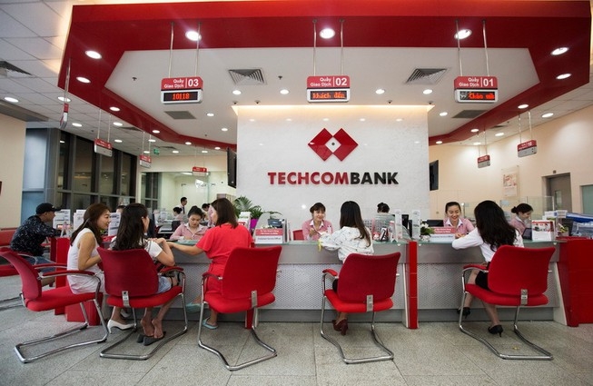 Giao dịch tại Techcombank. Ảnh minh họa