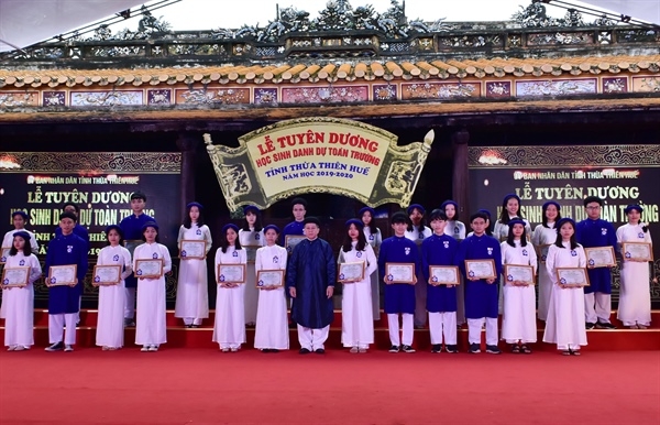 Chuỗi triển lãm online “Huế - Kinh đô Áo dài Việt Nam”