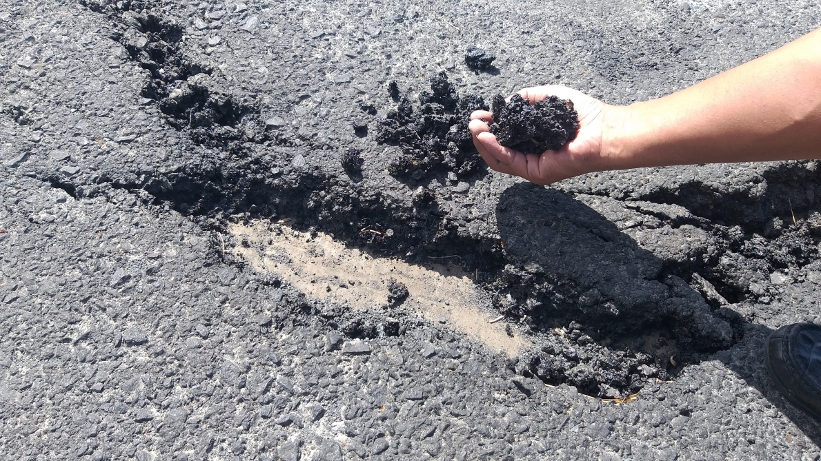 Đắk Lắk: Quộc lộ 27 bảo hành sau thảm nhựa, hư hỏng vẫn hoàn hư hỏng.