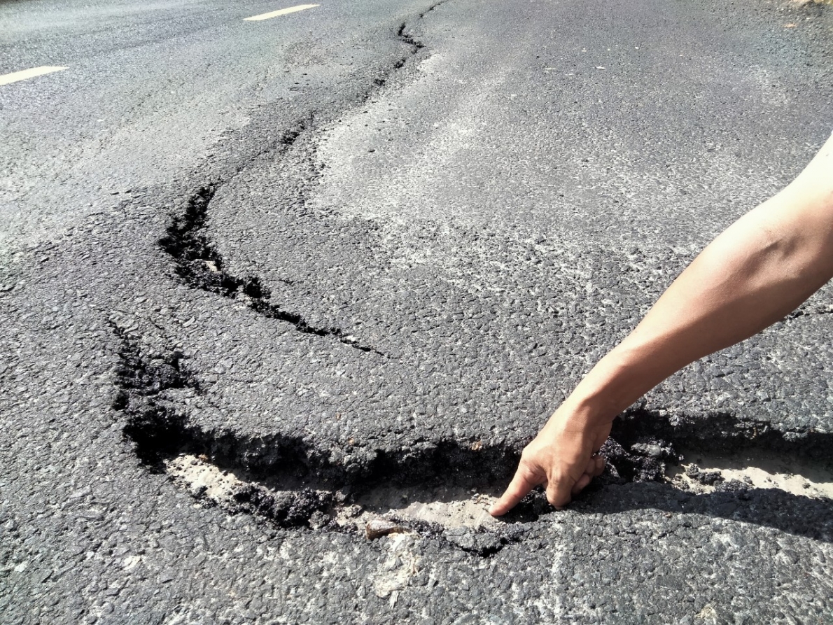 Đắk Lắk: Quộc lộ 27 bảo hành sau thảm nhựa, hư hỏng vẫn hoàn hư hỏng.