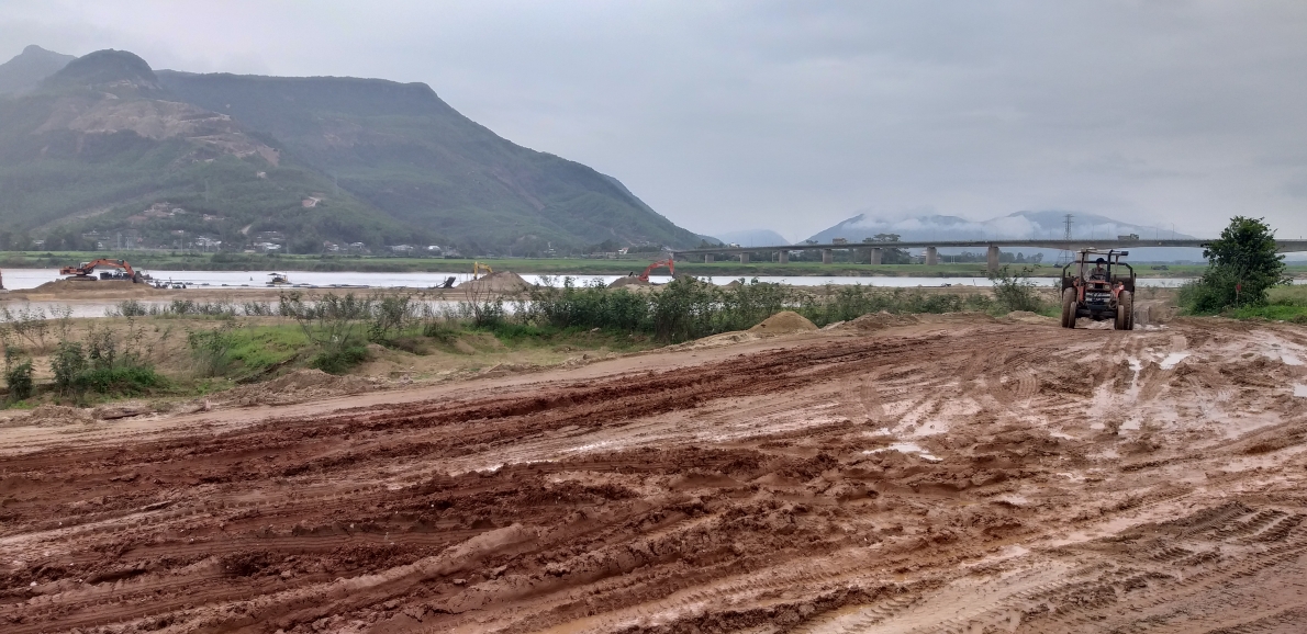 Những bất cập trong khai thác cát trên sông Vu Gia và xe chở cát trọng tải lớn 