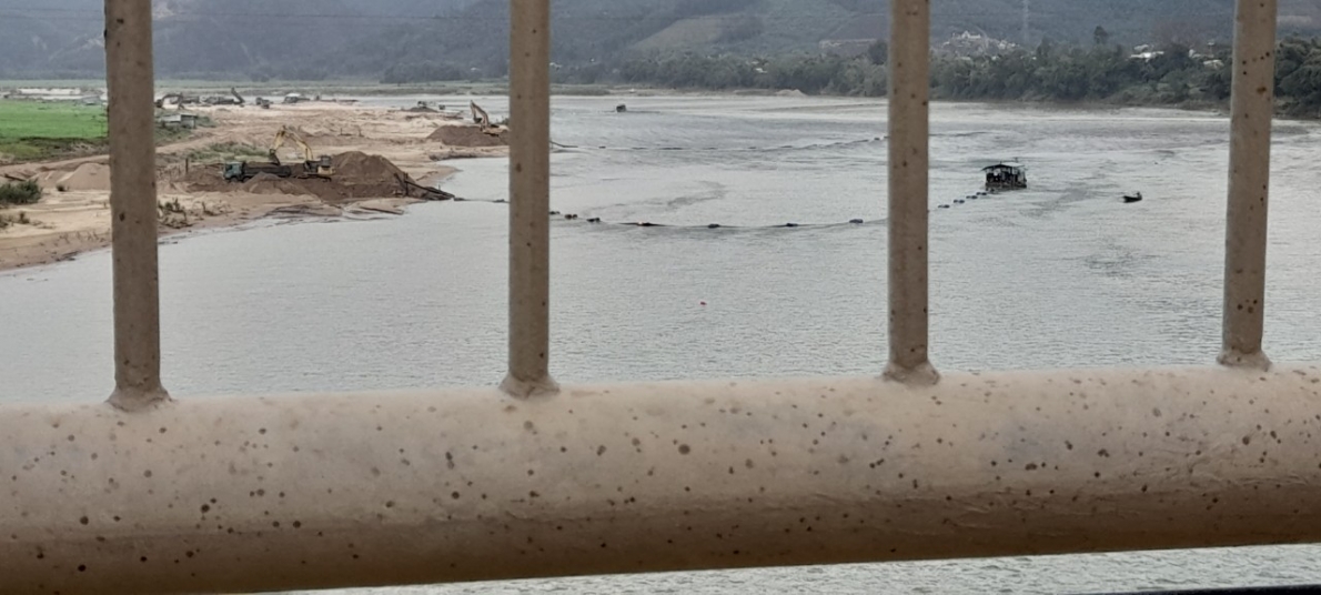 Những bất cập trong khai thác cát trên sông Vu Gia và xe chở cát trọng tải lớn 