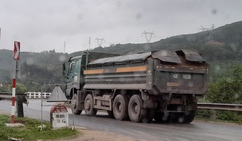 Những bất cập trong khai thác cát trên sông Vu Gia và xe chở cát trọng tải lớn 