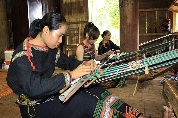 dak lak thi dua yeu nuoc tu phong trao den thuc tien