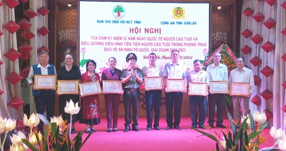 Người cao tuổi Đắk Lắk tích cực tham gia xây dựng Đảng, chính quyền và bảo vệ an ninh Tổ quốc.