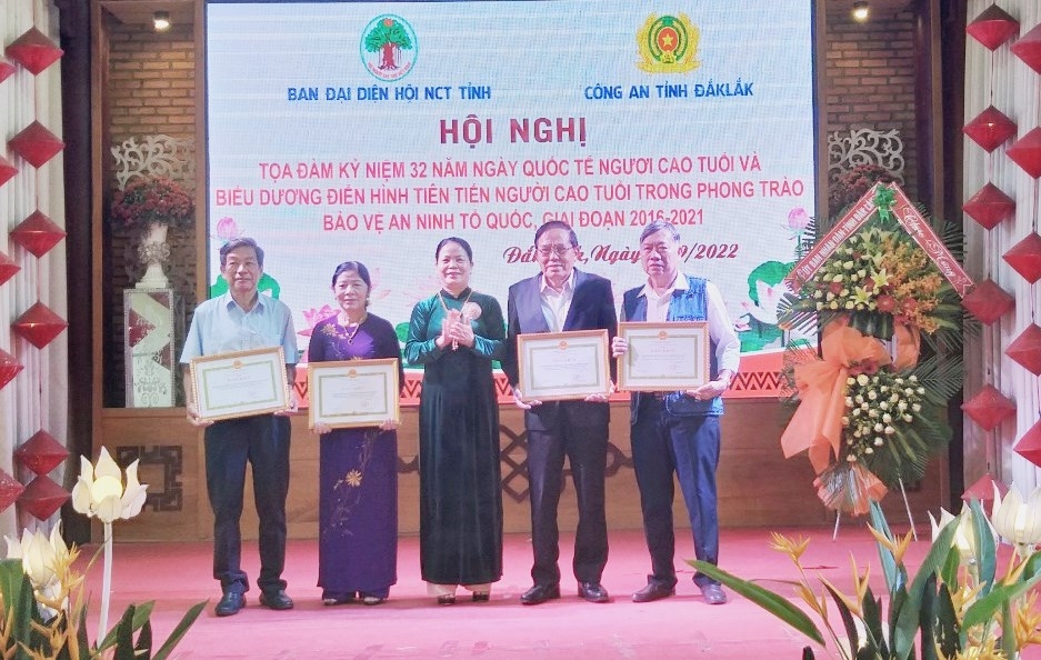 Người cao tuổi Đắk Lắk tích cực tham gia xây dựng Đảng, chính quyền và bảo vệ an ninh Tổ quốc.