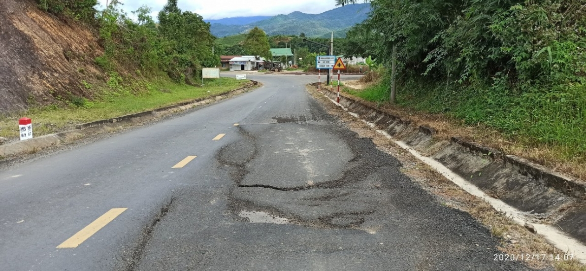 Quốc lộ 27 Đắk Lắk đi Lâm Đồng mới thảm nhựa nâng cấp đã xuống cấp trầm trọng.
