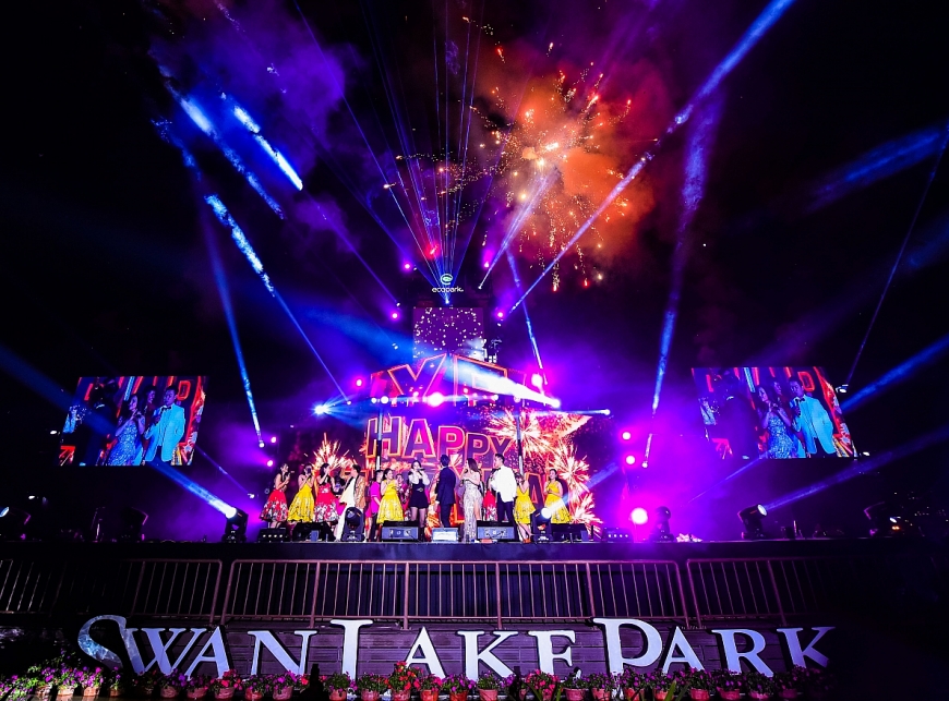 Gần 20 nghìn cư dân Ecopark mãn nhãn cùng đại tiệc countdown hoành tráng