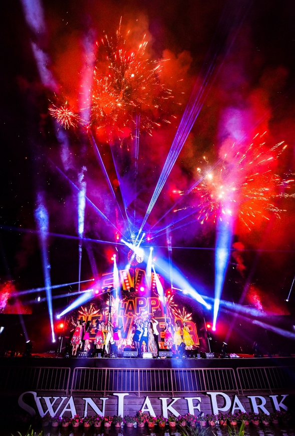 Gần 20 nghìn cư dân Ecopark mãn nhãn cùng đại tiệc countdown hoành tráng