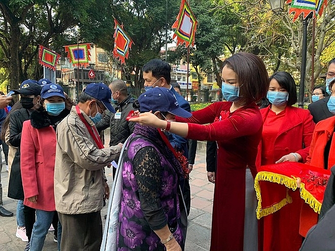 Hà Nội chào đón những du khách đầu tiên trong năm 2021