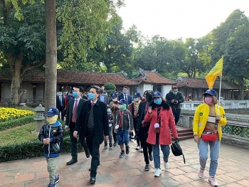 Hà Nội chào đón những du khách đầu tiên trong năm 2021