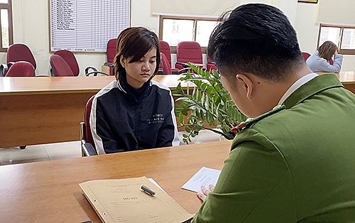 Đối tượng Hoàng Huệ Tâm tại cơ quan công an.