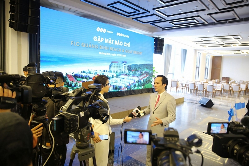 Ông Trịnh Văn Quyết, Chủ tịch FLC trao đổi bên lề sự kiện 