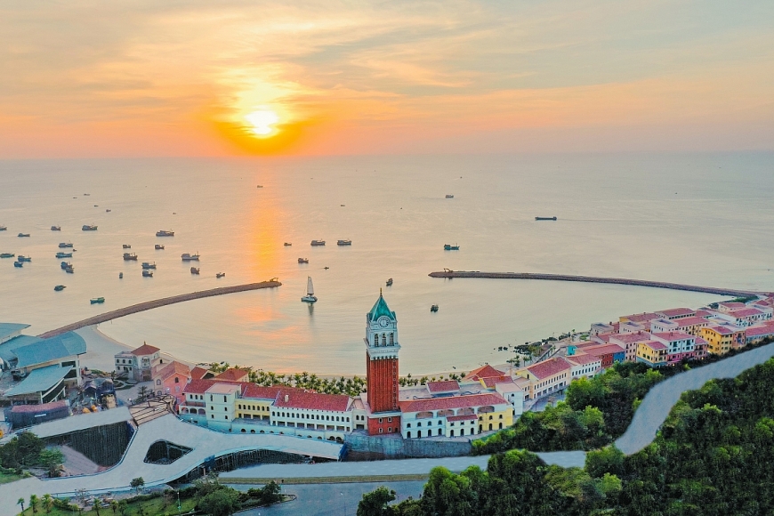 Từ Hillside có thể dễ dàng kết nối tới những tiện ích & hệ thống shophouse dự án Sun Premier Village Primavera đang dần hình thành.