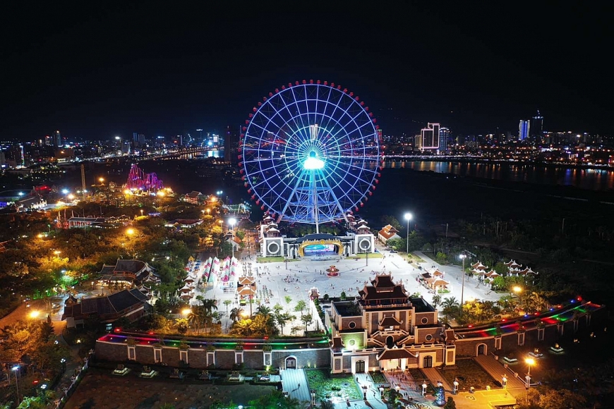Toàn cảnh Công viên Châu Á- Asia Park với Vòng quay Sun Wheel khổng lồ