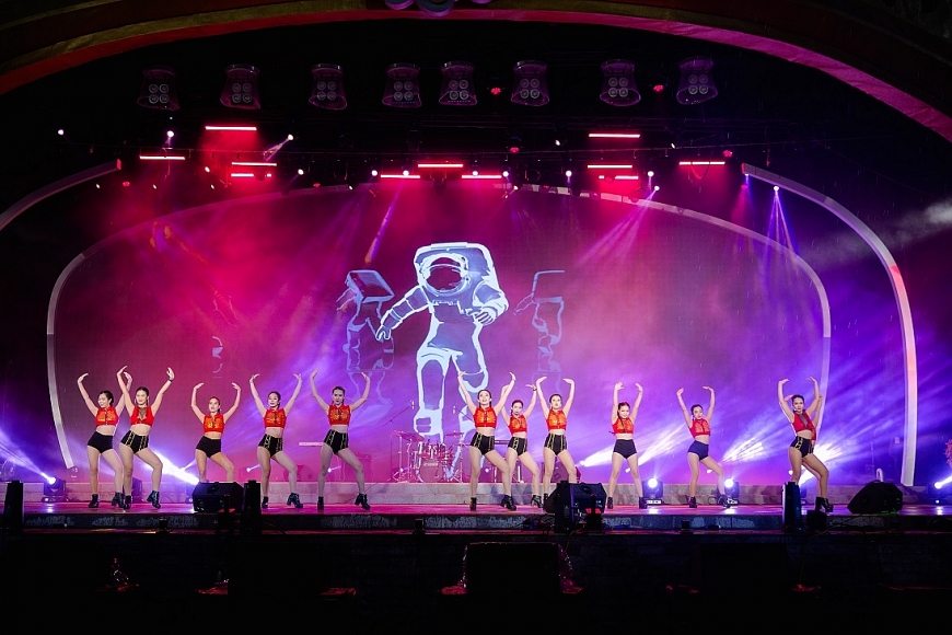 Nhiều chương trình nghệ thuật hoành tráng được tổ chức tại Công viên Châu Á dịp Tết Tân Sửu