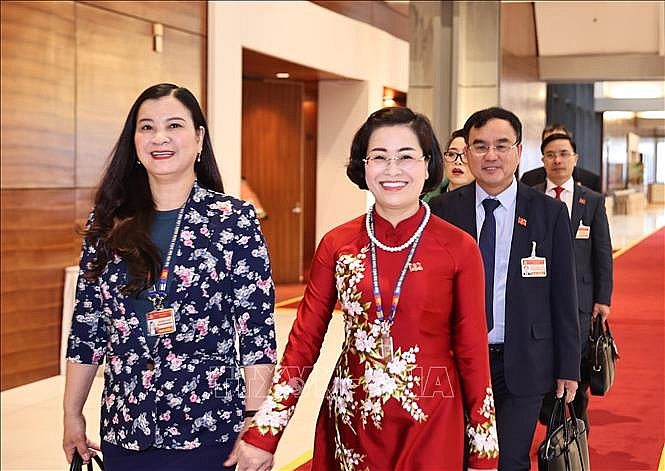 Các đại biểu đến dự ngày làm việc thứ ba Đại hội XIII của Đảng. Ảnh: TTXVN