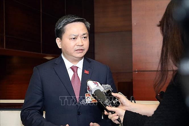 Đại biểu Lê Đức Thọ (Đoàn đại biểu Đảng bộ Khối Doanh nghiệp Trung ương) trả lời phỏng vấn của phóng viên Truyền hình Thông tấn (TTXVN). Ảnh: TTXVN