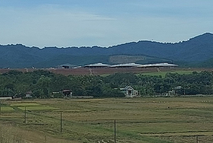 Khu vực trang trại bò của Công ty TNHH 2 thành viên Ứng dụng công nghệ cao nông nghiệp và thực phẩm sữa Yên Mỹ. Ảnh: nld.com.vn