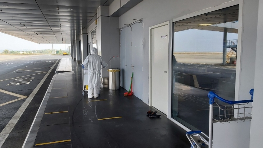 Sân bay được phun xịt khử trùng thường xuyên 