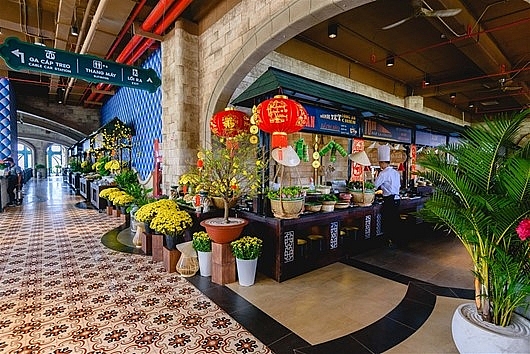 Nhà hàng được thiết kế theo phong cách truyền thống, vẻ đẹp thanh lịch, gần gũi với những món ăn được bài trí đẹp mắt mang tới cảm giác thoải mái và trải nghiệm thú vị cho thực khách.