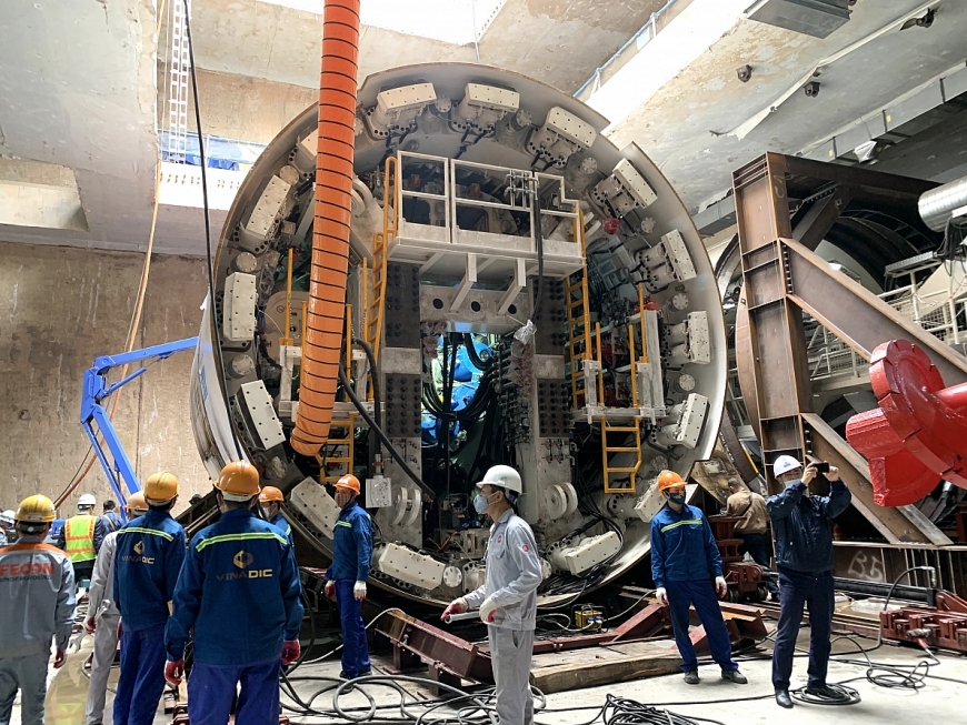 Công trường xây dựng nhà ga S9 - Kim Mã thuộc dự  án Đường sắt đô thị số 3, đoạn Nhổn - Ga Hà Nội đang được đẩy nhanh tiến độ xây dựng là một trong những giải pháp xanh góp phần giảm thiểu ùn tắc giao thông, ô nhiễm môi trường. Ảnh VGP