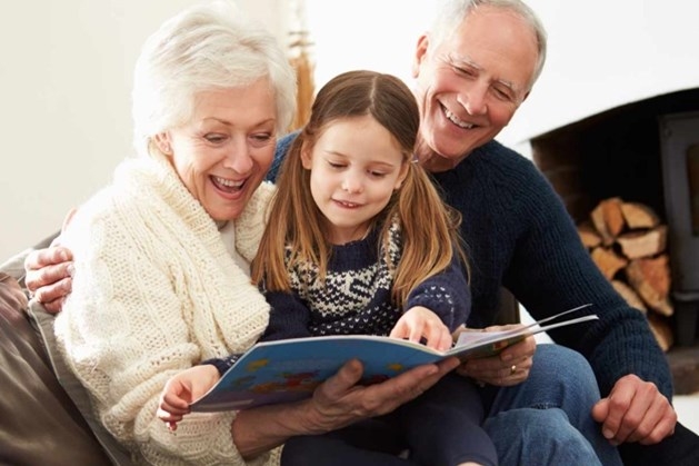 3 lợi ích khi ông bà hỗ trợ chăm sóc cháu