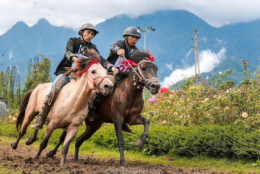 Đầu tháng 4 đến đỉnh thiêng Fansipan thực hành tín ngưỡng thờ Mẫu