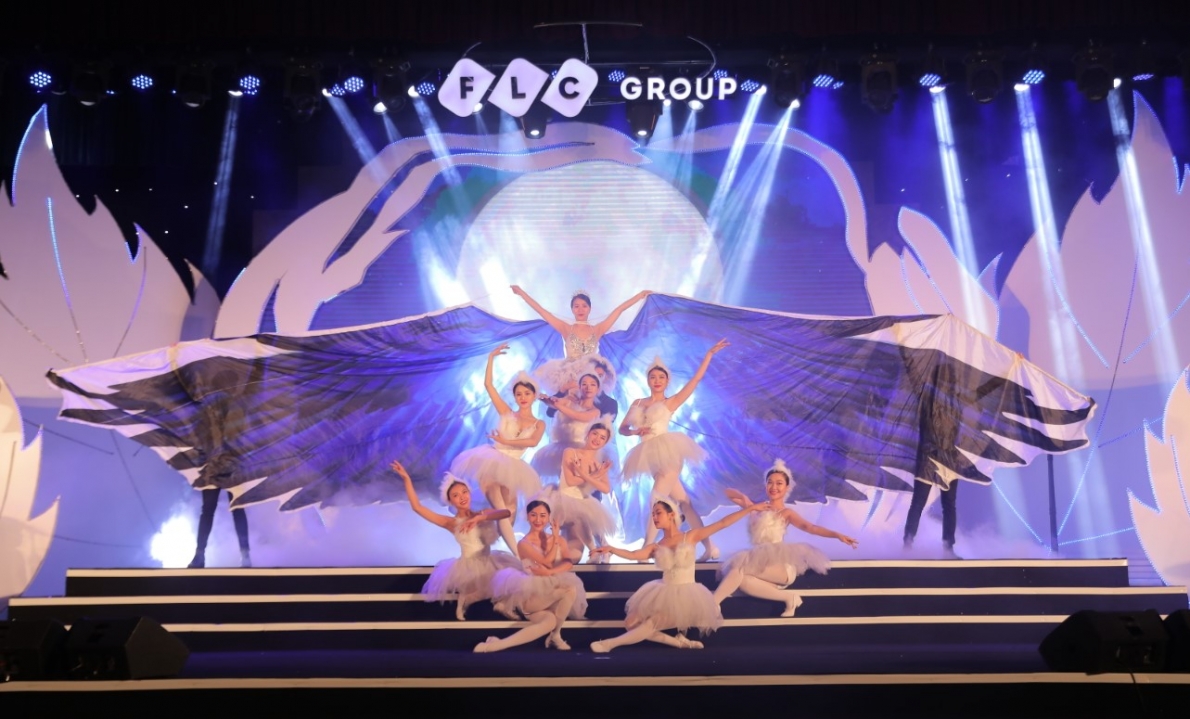 Bằng Kiều – Minh Tuyết hội ngộ, ngọt ngào kể chuyện tình yêu trên sân khấu FLC Sầm Sơn