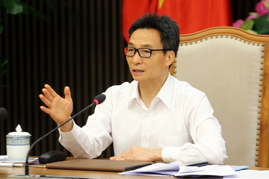 Phó Thủ tướng Vũ Đức Đam: Bộ Y tế khẩn trương trình phương án cụ thể, rõ ràng về việc đàm phán mua các loại vaccine nước ngoài. Ảnh: VGP/Đình Nam