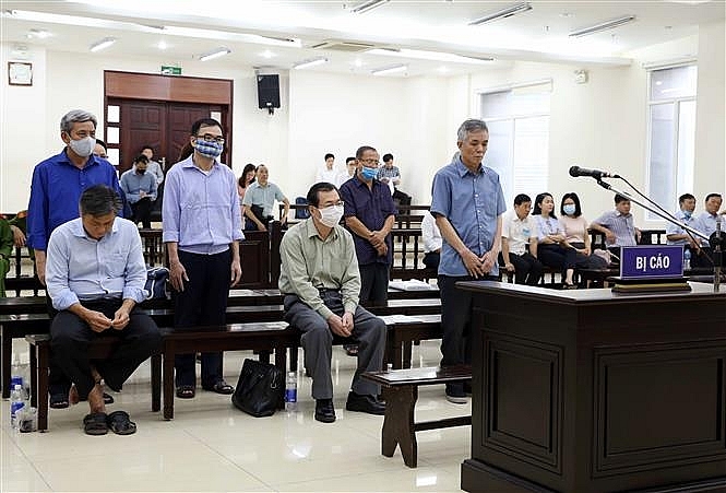 Các bị cáo nghe đại diện Viện Kiểm sát trình bày bản luận tội và đề nghị mức án. Ảnh: Phạm Kiên/TTXVN