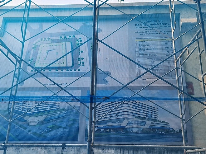 Đơn vị thi công đã bắt đầu phá dỡ tòa nhà cổ để triển khai thực hiện dự án tại 61 Trần Phú