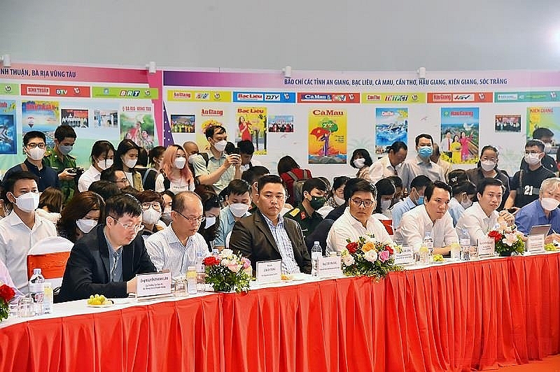  Các đại biểu tham dự diễn đàn. (Ảnh: THỦY NGUYÊN)