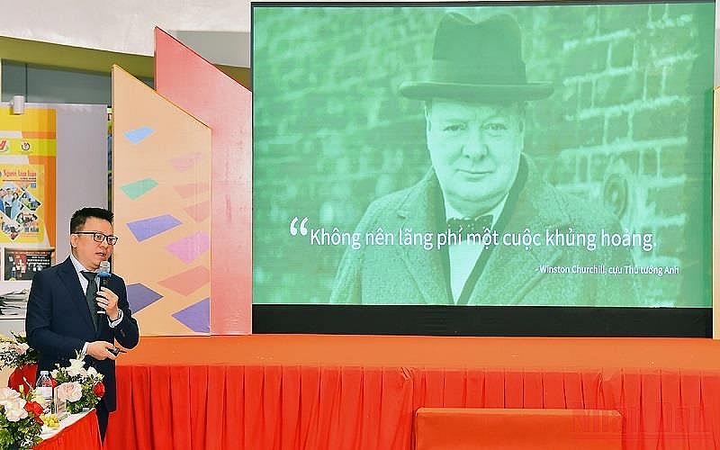 Tổng Biên tập Báo Nhân Dân Lê Quốc Minh trình bày tham luận tại diễn đàn. (Ảnh: THỦY NGUYÊN)