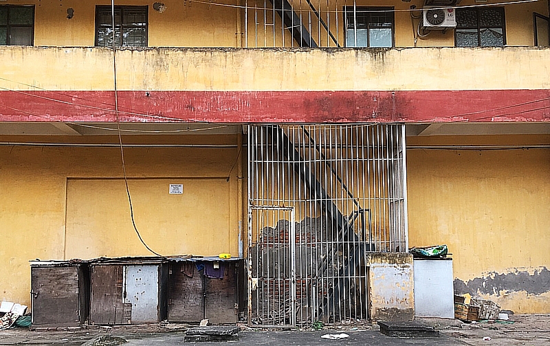 Nhiều hạng mục tại khu nhà CT1A và CT1B khu đô thị Định Công (quận Hoàng Mai) xuống cấp.