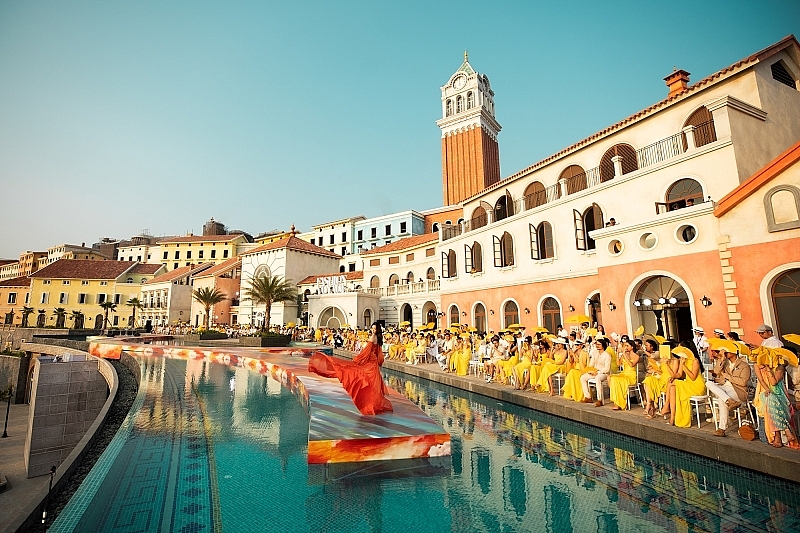 Show diễn Fashion Voyage #3 - Chasing the sun đáng nhớ ghi dấu ấn 4 mùa lễ hội tại Phú Quốc. Ảnh Sun Property