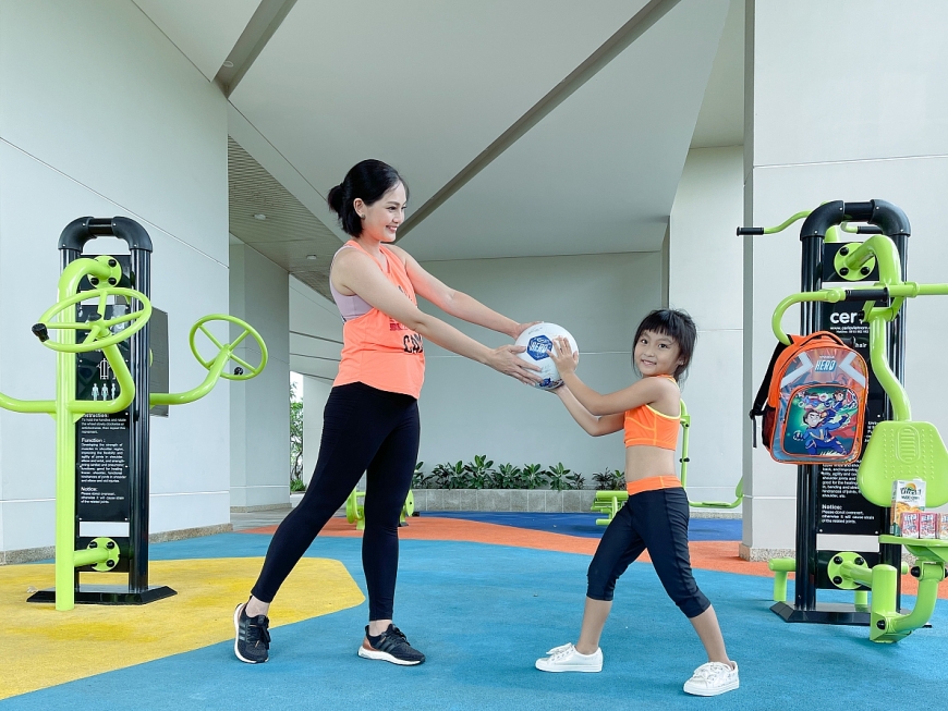 Bé có thể nhận những phần quà dễ thương khi mua nước trái cây Hero và sữa chua uống Susu từ cửa hàng “Giấc mơ sữa Việt”