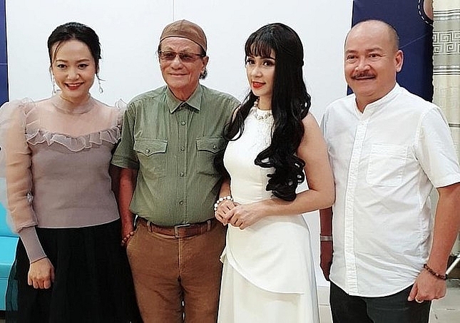 Lê Cung Bắc cùng các diễn viên phim Người đẹp Tây Đô