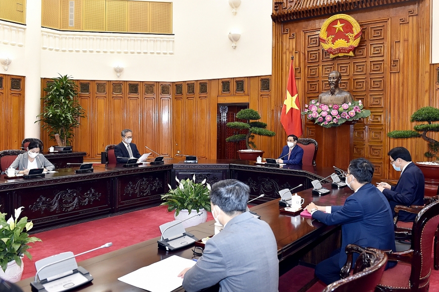 Thủ tướng Phạm Minh Chính đề nghị Chính phủ và các cơ quan liên quan của Nhật Bản tiếp tục hợp tác với Việt Nam trong việc phòng chống và đẩy lùi đại dịch COVID-19, hỗ trợ chuyển giao công nghệ và sản xuất vaccine cho Việt Nam. - Ảnh: VGP/Nhật Bắc