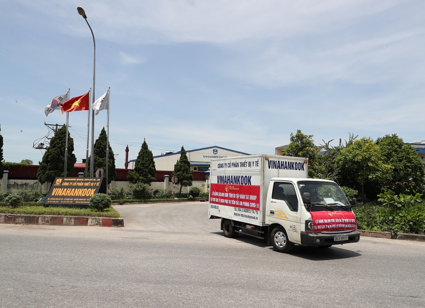 Lô hàng 500.000 bơm kim tiêm đầu tiên trong gói tài trợ đã được vận chuyển đến TP Hồ Chí Minh trong ngày 21/6 vừa qua.