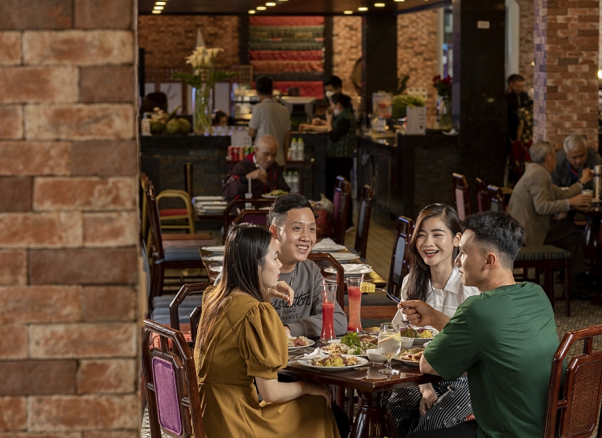 Nhà hàng Vân Sam mời gọi du khách thưởng thức các món ngon Tây Bắc