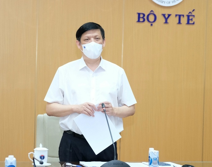 Bộ trưởng Bộ Y tế Nguyễn Thanh Long chia sẻ: Dõi theo bước chân của các đồng nghiệp trên mọi nẻo đường của tổ quốc thân yêu, qua các đợt dịch tôi đánh giá rất cao tinh thần quả cảm, xông pha, không ngại gian nguy, tiếp sức cho nhau để làm tròn bổn phận củ