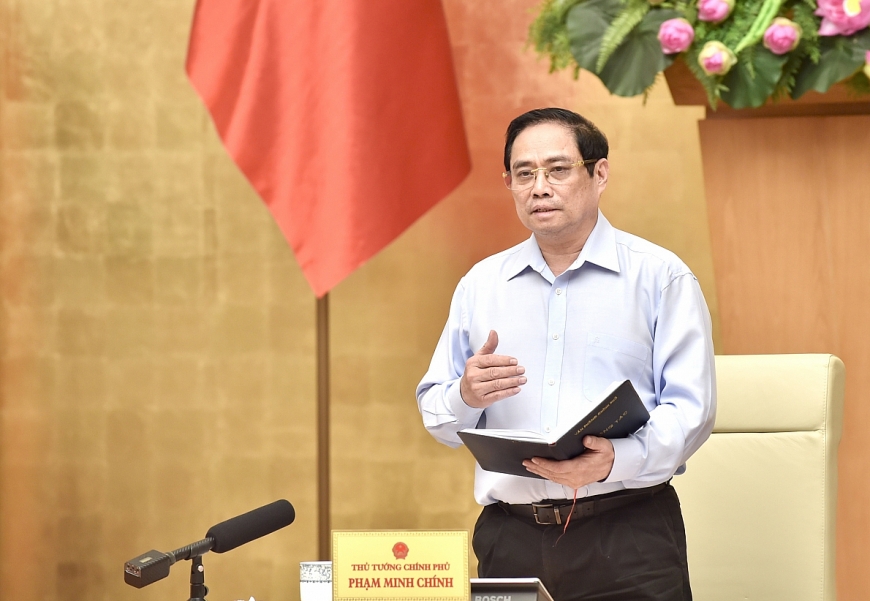 Thủ tướng Phạm Minh Chính nêu rõ 6 mục tiêu quan trọng trong thời gian tới và chỉ đạo các giải pháp mạnh mẽ, quyết liệt, hiệu quả hơn để nhanh chóng, kịp thời ngăn chặn, kiềm chế, đẩy lùi dịch bệnh trước tình hình dịch bệnh có những diễn biến phức tạp hơn. Ảnh: VGP/Nhật Bắc