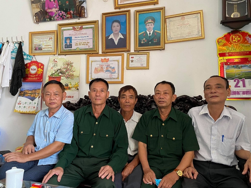 Chủ tịch Hội CCB xã Phú Nghĩa cùng một số hội viên CCB Chủ tịch Hội CCB xã Phú Nghĩa cùng một số hội viên CCB